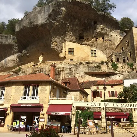 In Near Font-de-gaume