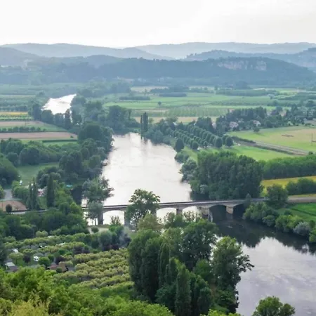 With Shared Pool In Dordogne דירה Les Eyzies